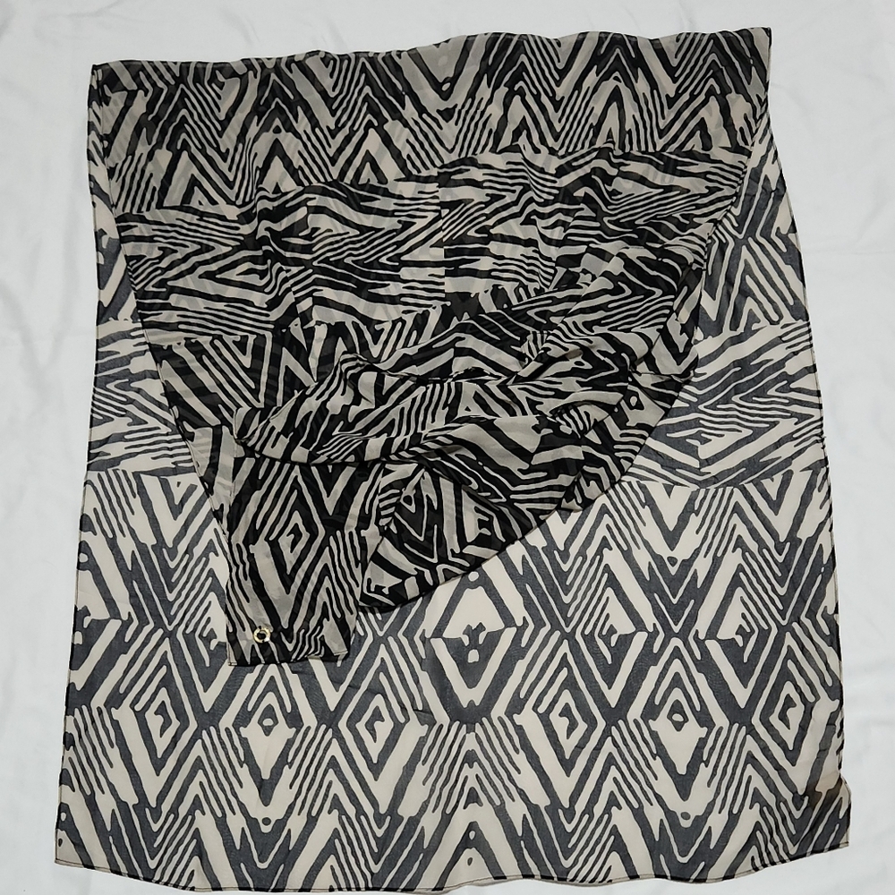 Calvin Klein Black and White Abstract Design Large Polyester Scarf Wrap